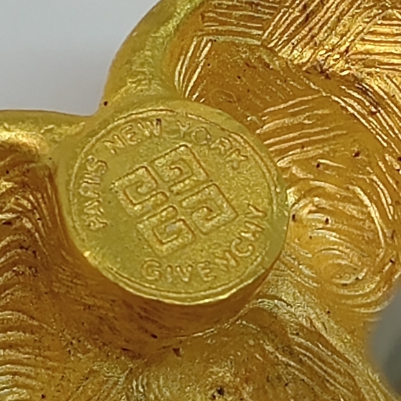 * Vintage Givenchy Large Gold Tone Hearts Clip On Earrings - Picture 6 of 8